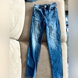 American Eagle blue skinny jeans
